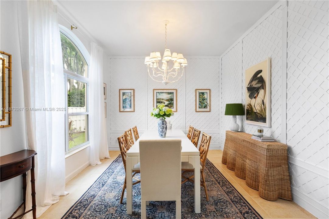 合同活跃: $1,060,000 (4 贝兹, 3 浴室, 2909 平方英尺)