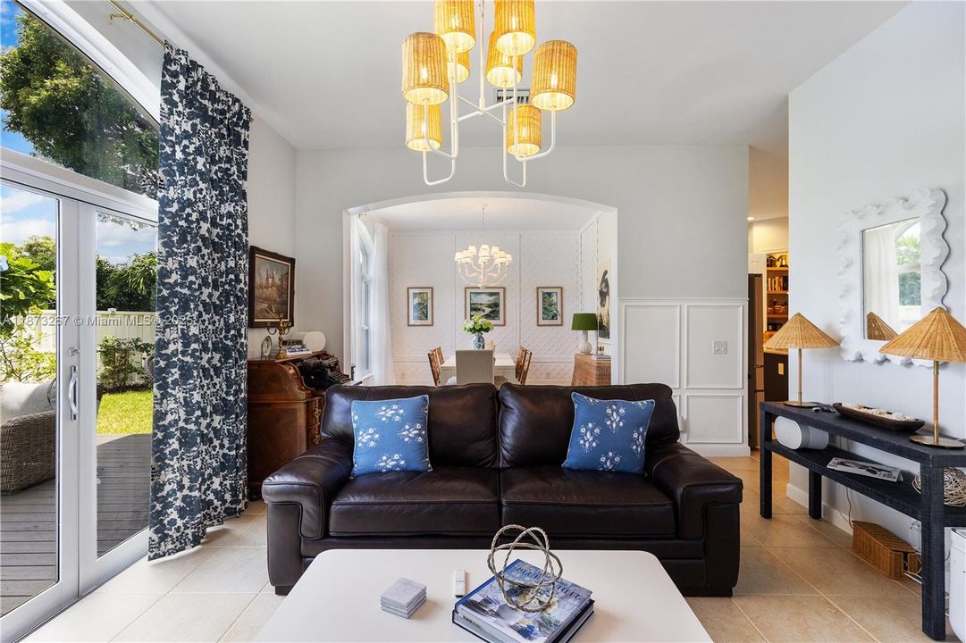 合同活跃: $1,060,000 (4 贝兹, 3 浴室, 2909 平方英尺)