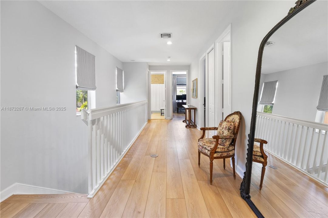 合同活跃: $1,060,000 (4 贝兹, 3 浴室, 2909 平方英尺)