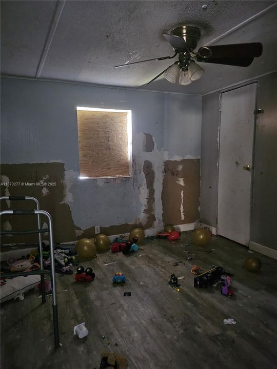 Active With Contract: $235,000 (4 beds, 2 baths, 1440 Square Feet)