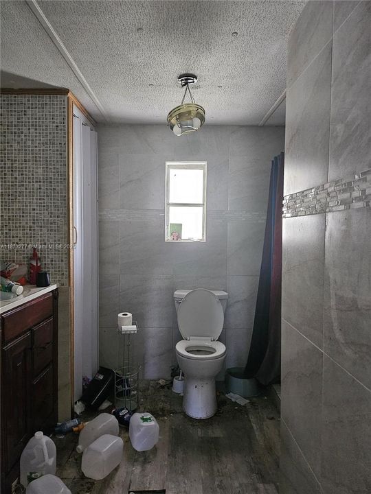 Active With Contract: $235,000 (4 beds, 2 baths, 1440 Square Feet)