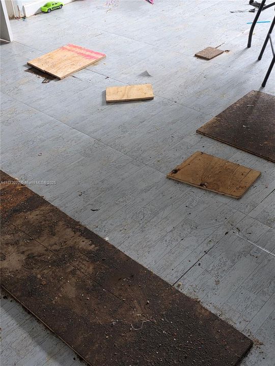 Active With Contract: $235,000 (4 beds, 2 baths, 1440 Square Feet)