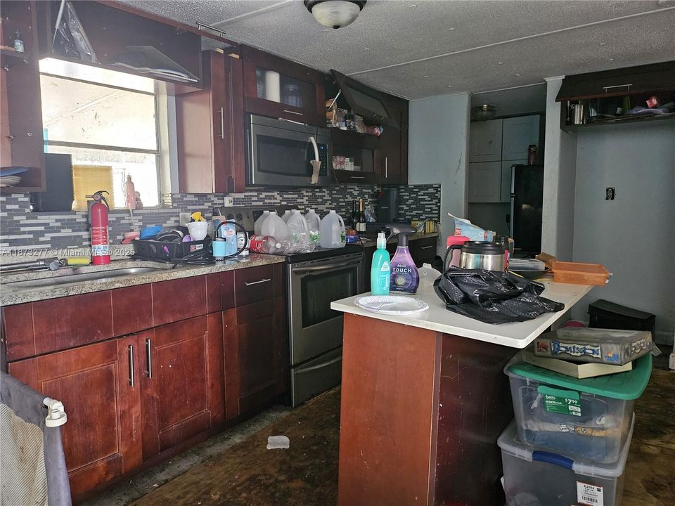 Active With Contract: $235,000 (4 beds, 2 baths, 1440 Square Feet)