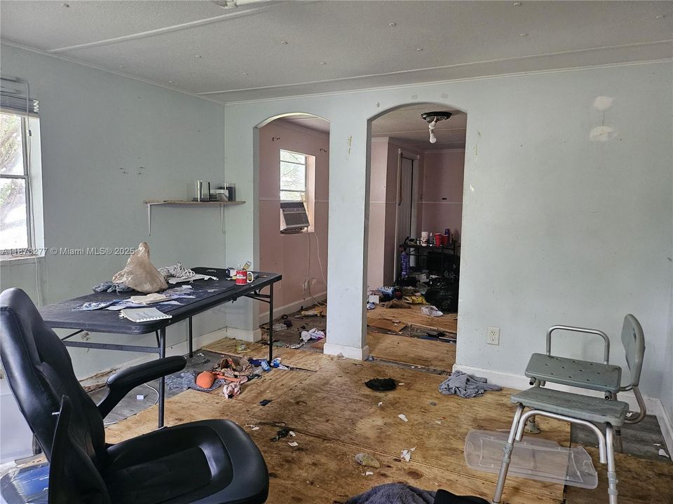 Active With Contract: $235,000 (4 beds, 2 baths, 1440 Square Feet)