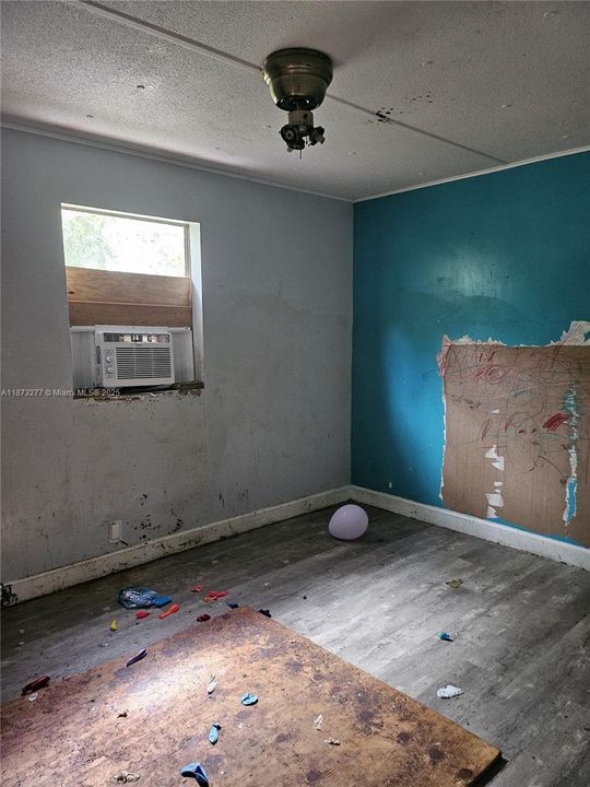 Active With Contract: $235,000 (4 beds, 2 baths, 1440 Square Feet)