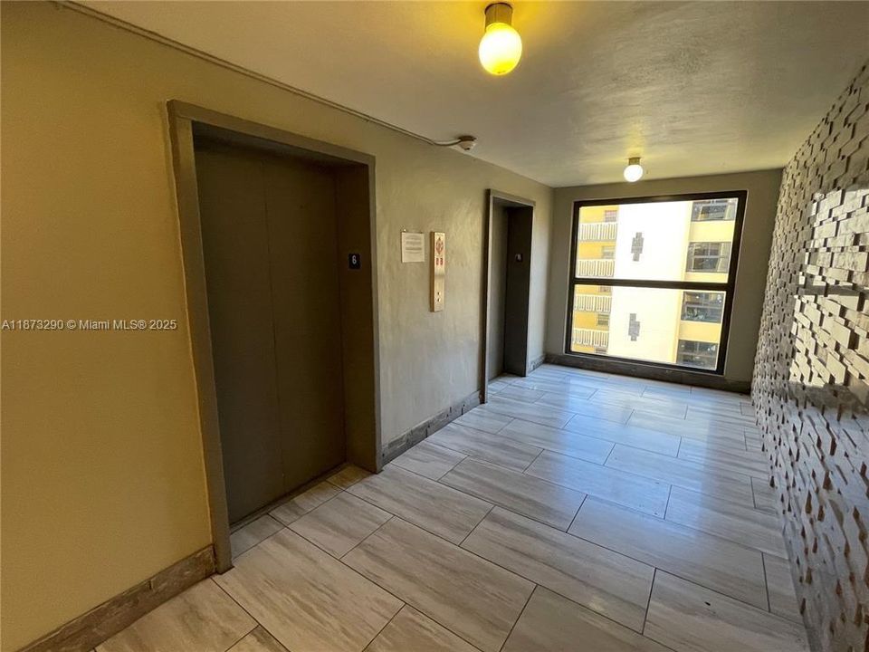 For Sale: $170,000 (1 beds, 1 baths, 840 Square Feet)