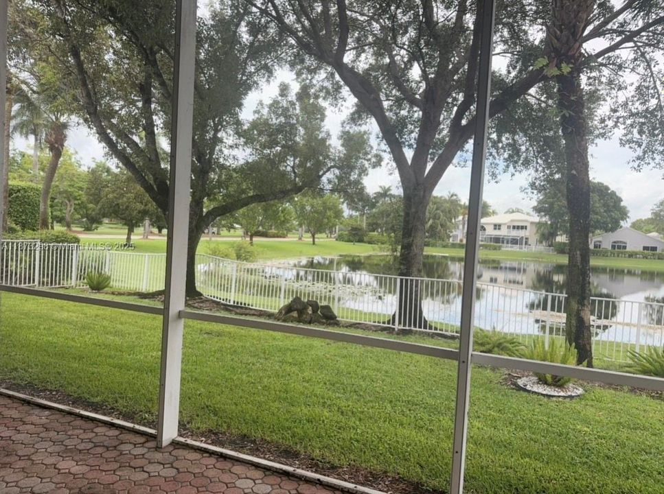 Activo con contrato: $4,000 (3 camas, 2 baños, 2358 Pies cuadrados)