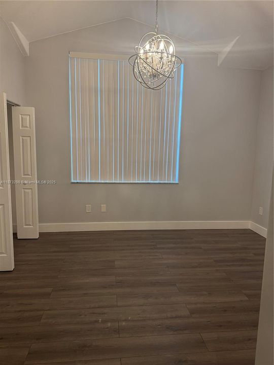 Activo con contrato: $4,000 (3 camas, 2 baños, 2358 Pies cuadrados)