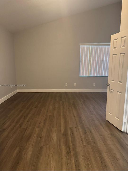 Activo con contrato: $4,000 (3 camas, 2 baños, 2358 Pies cuadrados)