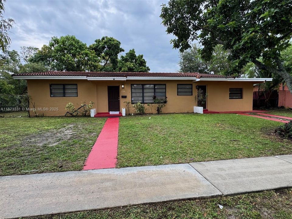 Recently Rented: $3,495 (4 beds, 3 baths, 1660 Square Feet)