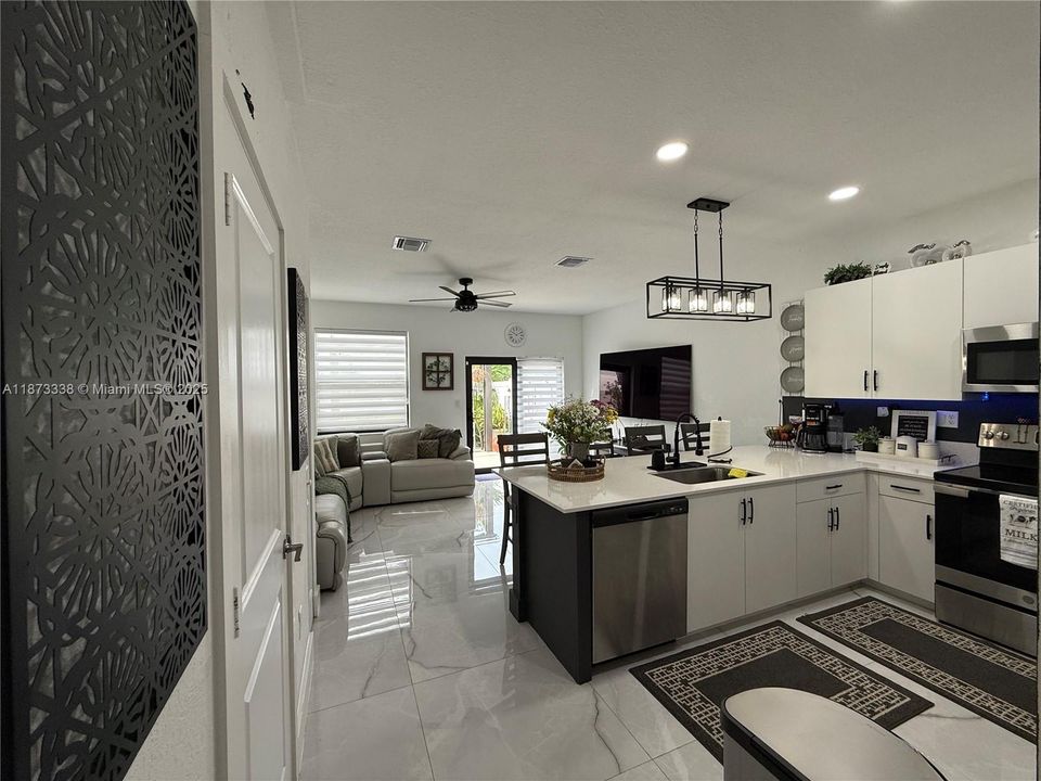 待售: $550,000 (3 贝兹, 2 浴室, 1540 平方英尺)