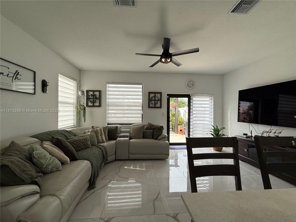 待售: $550,000 (3 贝兹, 2 浴室, 1540 平方英尺)