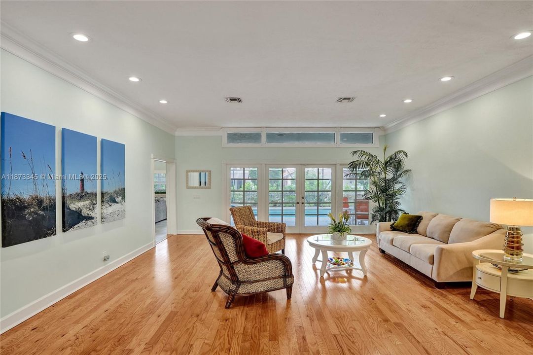 Недавно продано: $988,800 (4 спален, 4 ванн, 3520 Квадратных фут)