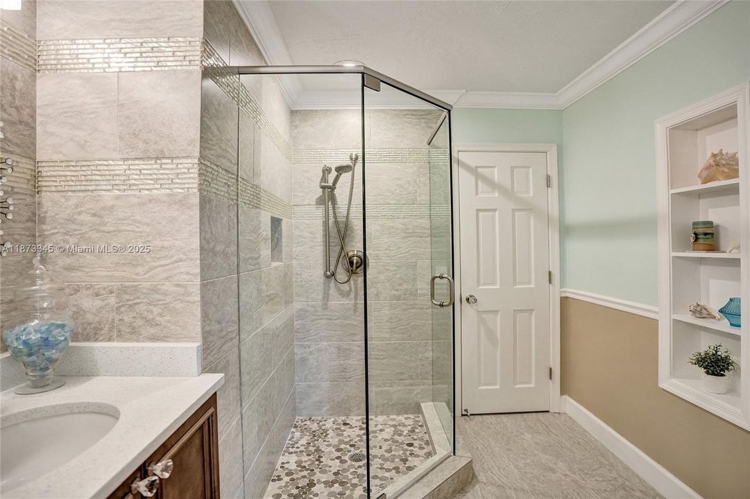 Недавно продано: $988,800 (4 спален, 4 ванн, 3520 Квадратных фут)