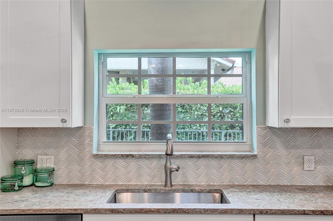 Недавно продано: $988,800 (4 спален, 4 ванн, 3520 Квадратных фут)