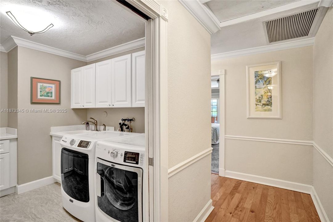 Недавно продано: $988,800 (4 спален, 4 ванн, 3520 Квадратных фут)