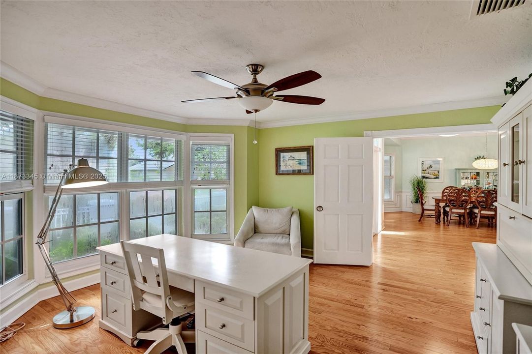 Недавно продано: $988,800 (4 спален, 4 ванн, 3520 Квадратных фут)