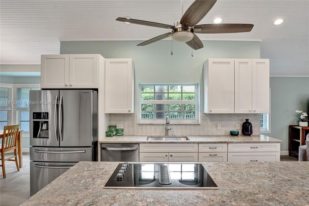 Недавно продано: $988,800 (4 спален, 4 ванн, 3520 Квадратных фут)