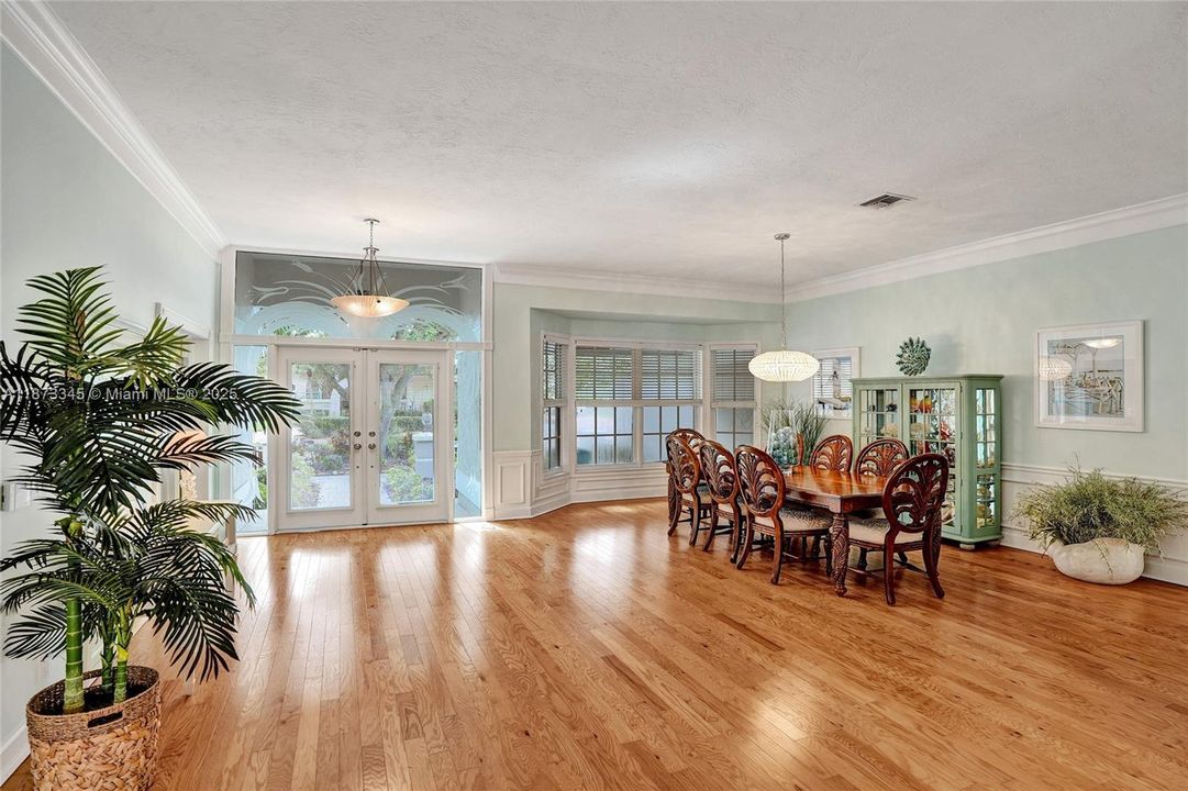 Недавно продано: $988,800 (4 спален, 4 ванн, 3520 Квадратных фут)