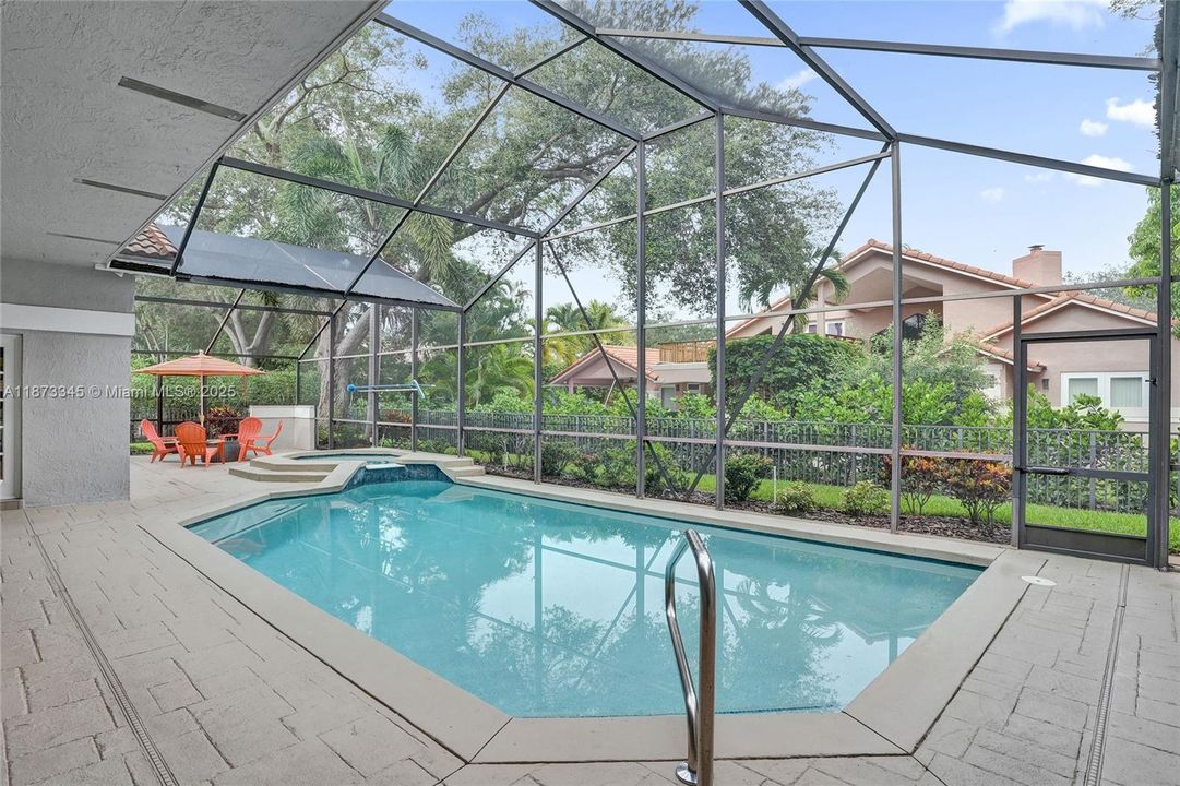 Недавно продано: $988,800 (4 спален, 4 ванн, 3520 Квадратных фут)