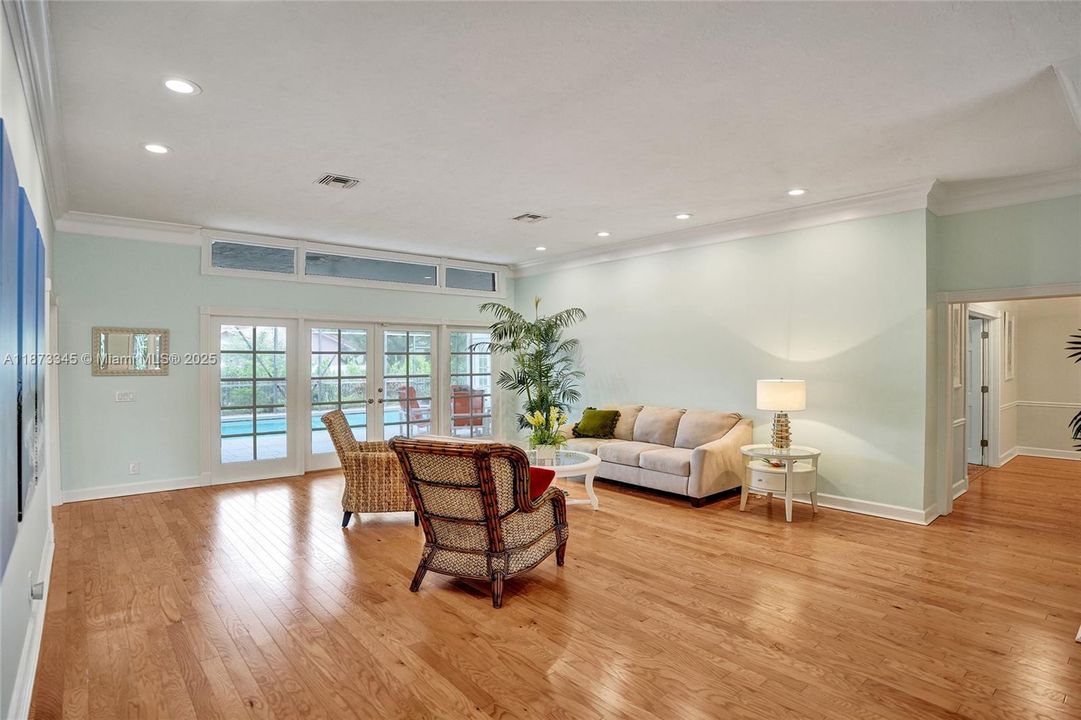 Недавно продано: $988,800 (4 спален, 4 ванн, 3520 Квадратных фут)