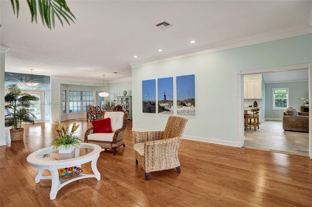 Недавно продано: $988,800 (4 спален, 4 ванн, 3520 Квадратных фут)