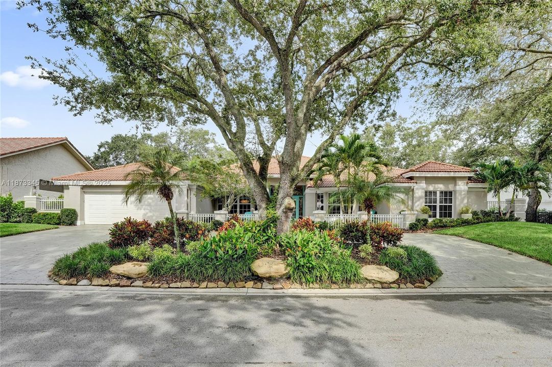 Недавно продано: $988,800 (4 спален, 4 ванн, 3520 Квадратных фут)