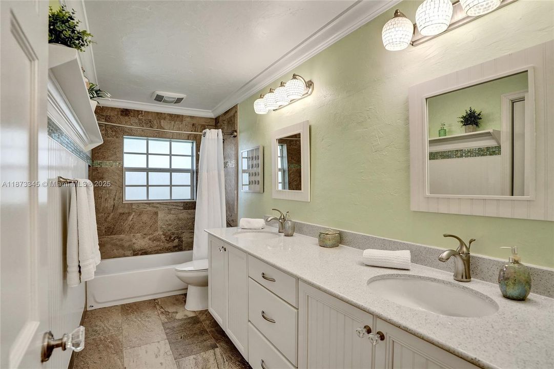 Недавно продано: $988,800 (4 спален, 4 ванн, 3520 Квадратных фут)