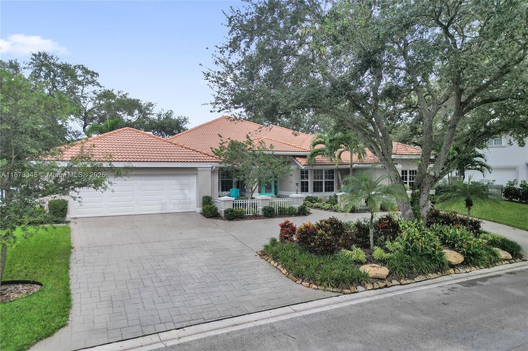 Недавно продано: $988,800 (4 спален, 4 ванн, 3520 Квадратных фут)