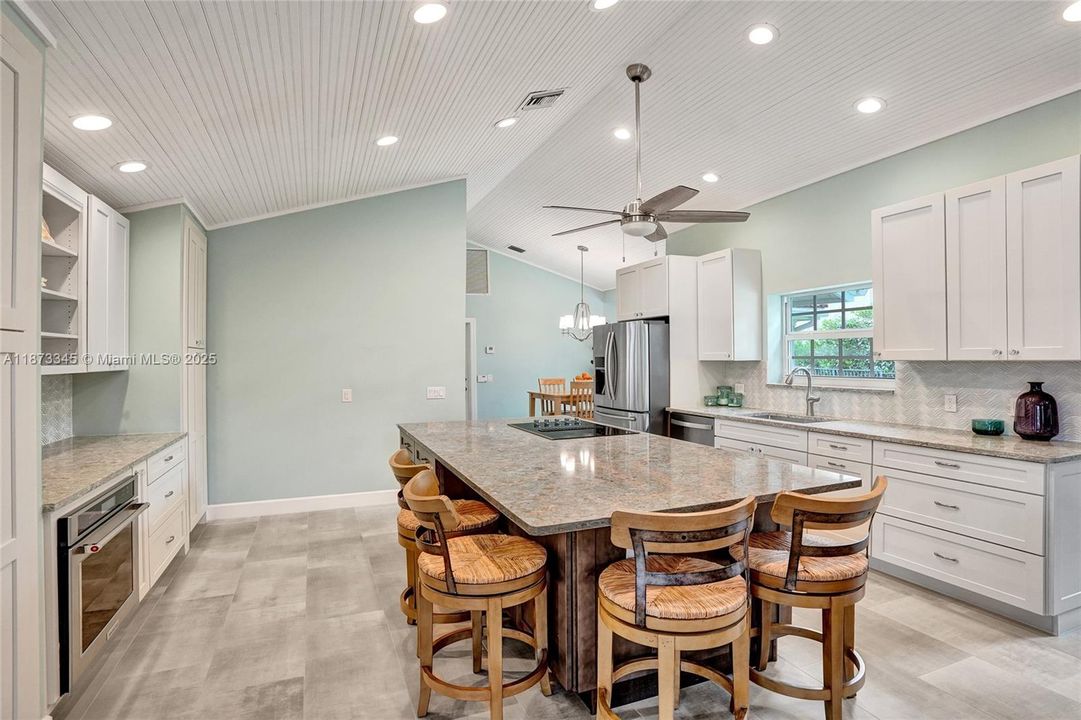 Недавно продано: $988,800 (4 спален, 4 ванн, 3520 Квадратных фут)