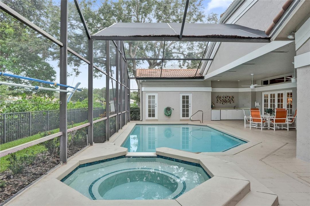 Недавно продано: $988,800 (4 спален, 4 ванн, 3520 Квадратных фут)