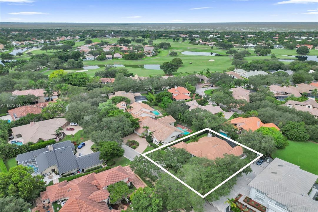 Недавно продано: $988,800 (4 спален, 4 ванн, 3520 Квадратных фут)