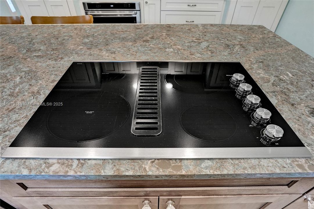 Недавно продано: $988,800 (4 спален, 4 ванн, 3520 Квадратных фут)