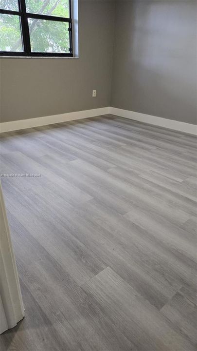 Activo con contrato: $2,150 (2 camas, 2 baños, 986 Pies cuadrados)