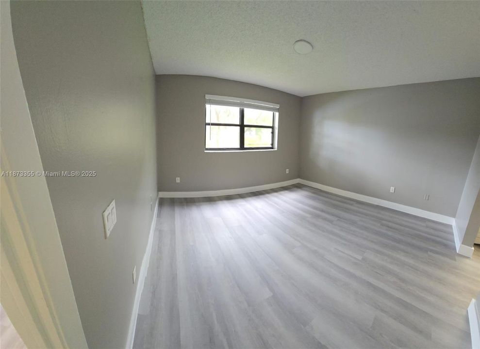 Activo con contrato: $2,150 (2 camas, 2 baños, 986 Pies cuadrados)