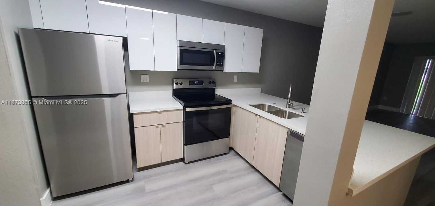 Activo con contrato: $2,150 (2 camas, 2 baños, 986 Pies cuadrados)