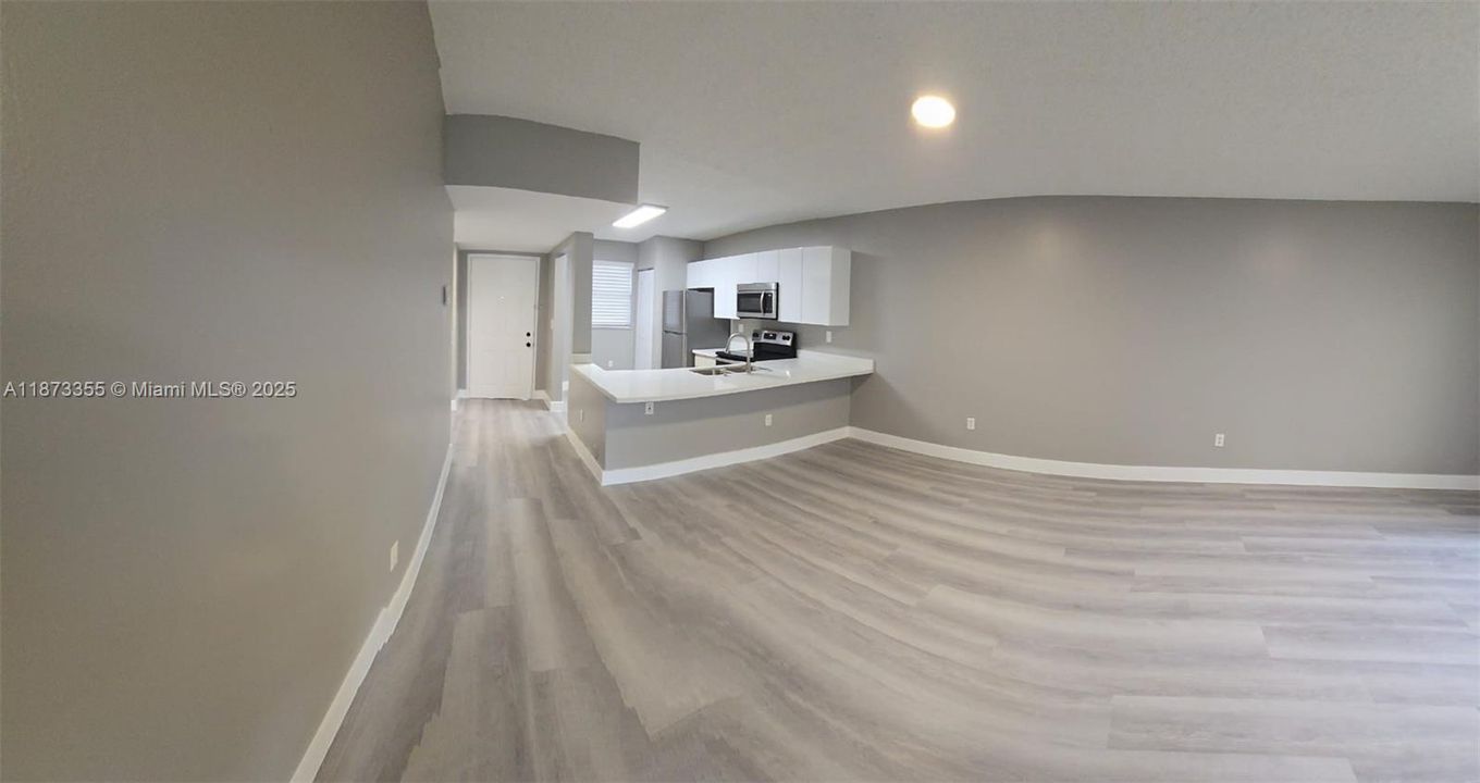 Activo con contrato: $2,150 (2 camas, 2 baños, 986 Pies cuadrados)