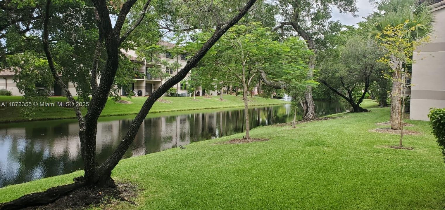 Activo con contrato: $2,150 (2 camas, 2 baños, 986 Pies cuadrados)