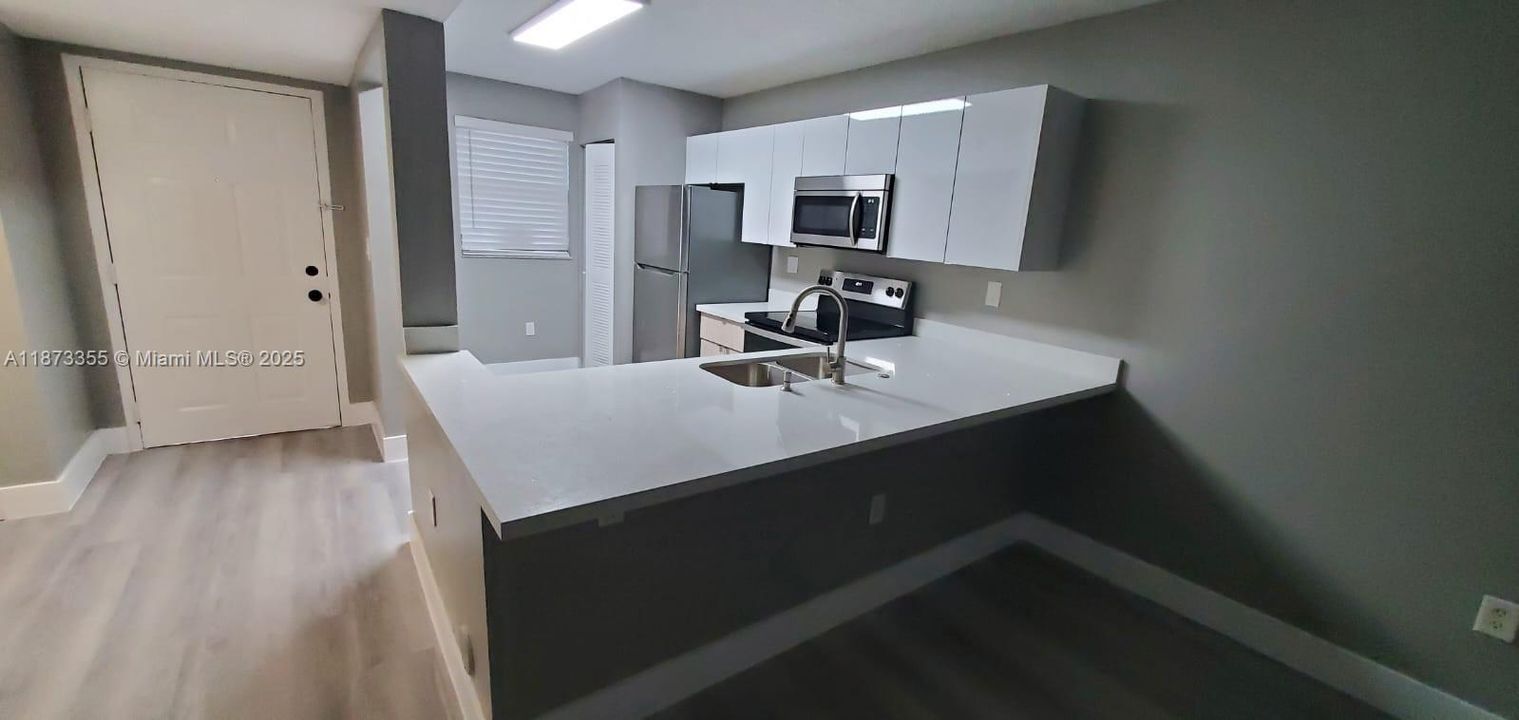 Activo con contrato: $2,150 (2 camas, 2 baños, 986 Pies cuadrados)