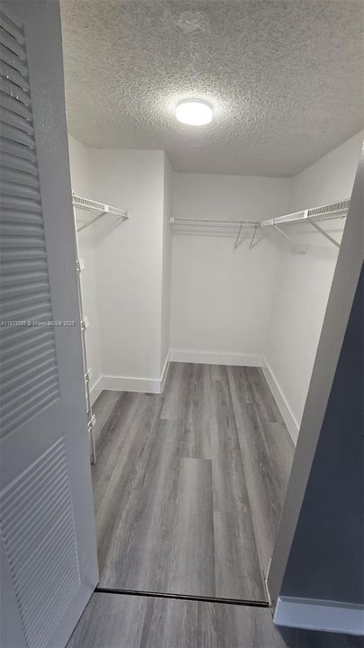 Activo con contrato: $2,150 (2 camas, 2 baños, 986 Pies cuadrados)