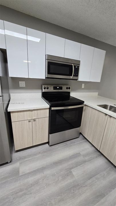 Activo con contrato: $2,150 (2 camas, 2 baños, 986 Pies cuadrados)