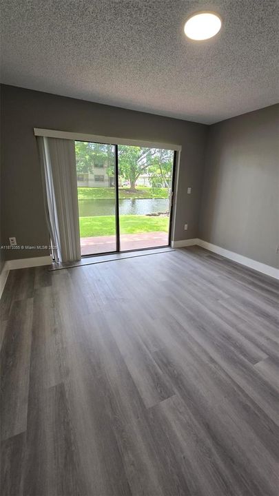 Activo con contrato: $2,150 (2 camas, 2 baños, 986 Pies cuadrados)