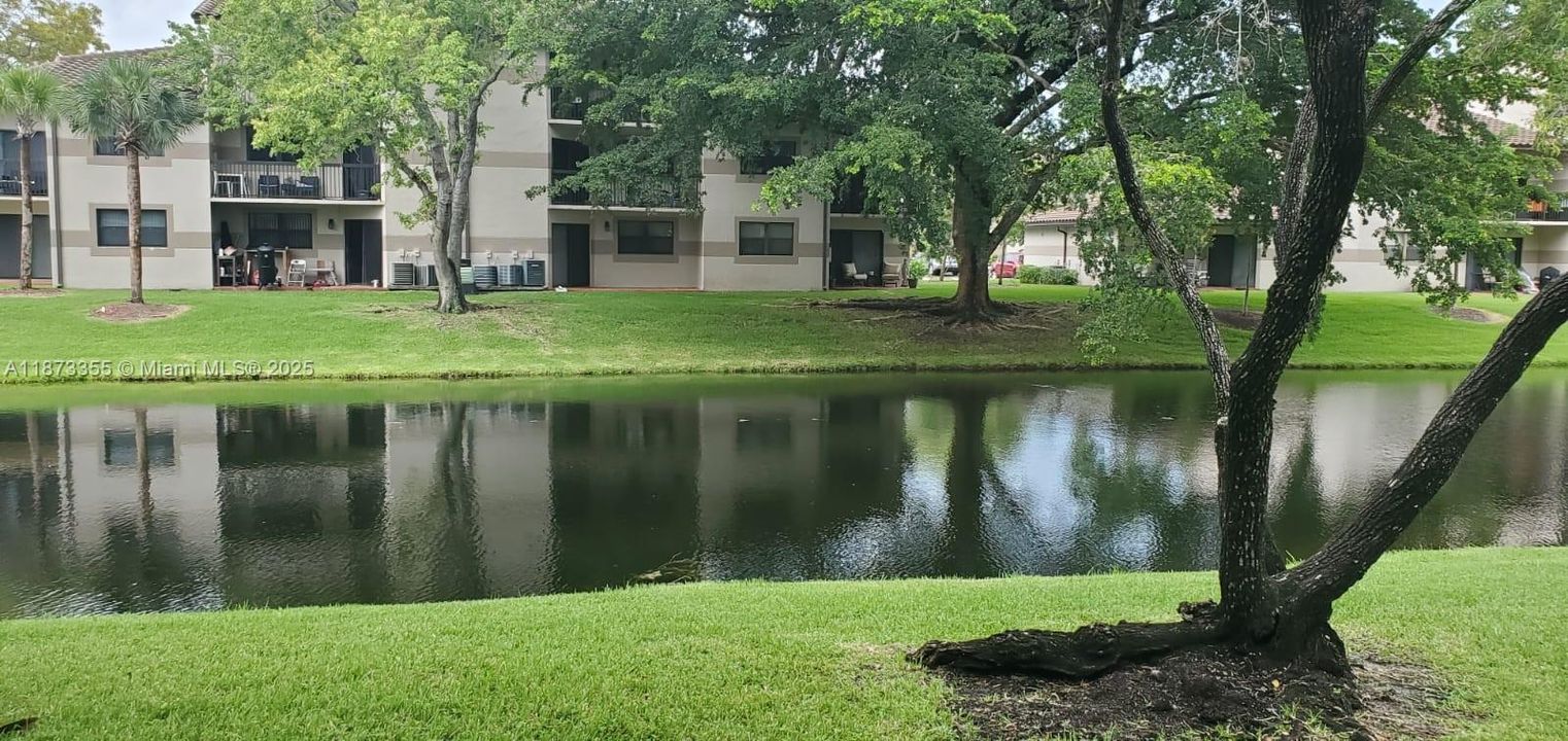 Activo con contrato: $2,150 (2 camas, 2 baños, 986 Pies cuadrados)