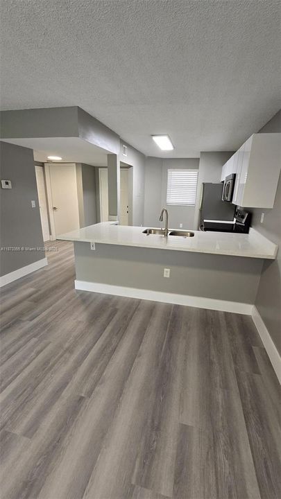 Activo con contrato: $2,150 (2 camas, 2 baños, 986 Pies cuadrados)