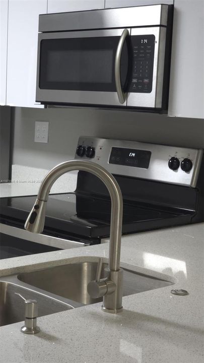 Activo con contrato: $2,150 (2 camas, 2 baños, 986 Pies cuadrados)