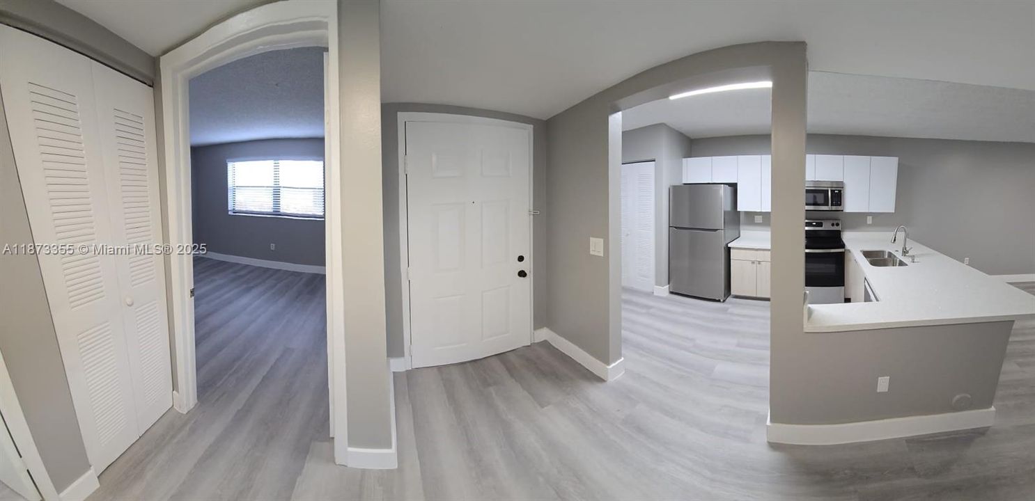 Activo con contrato: $2,150 (2 camas, 2 baños, 986 Pies cuadrados)