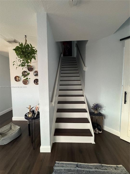 Под контрактом: $4,110 (5 спален, 2 ванн, 2429 Квадратных фут)