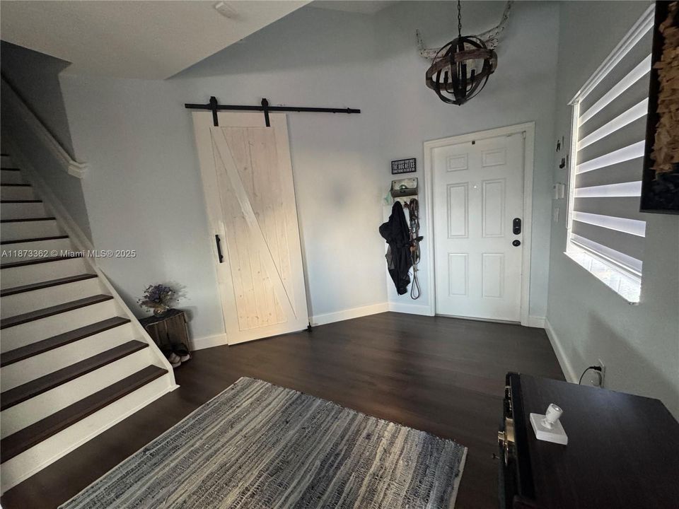 Под контрактом: $4,110 (5 спален, 2 ванн, 2429 Квадратных фут)