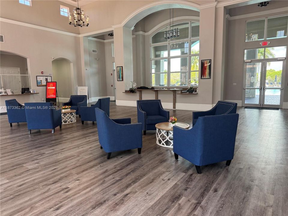 Под контрактом: $4,110 (5 спален, 2 ванн, 2429 Квадратных фут)