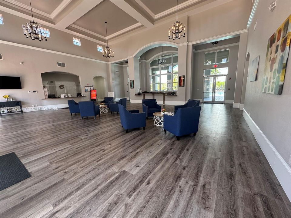 Под контрактом: $4,110 (5 спален, 2 ванн, 2429 Квадратных фут)